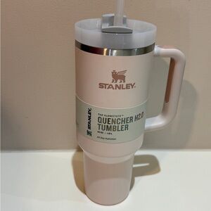 BNWT- Stanley Rose Quartz 40oz Tumbler Cup